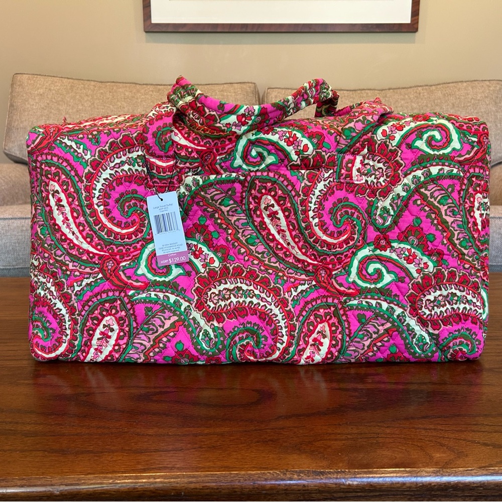 NWT Vera Bradley Large Traveler Bag 
Pattern: Capri Pink